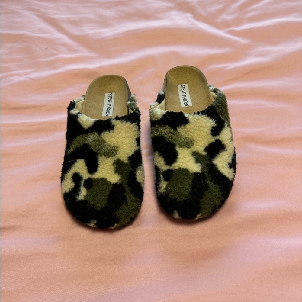 Steve Madden | Camo Print Slides | size 8
